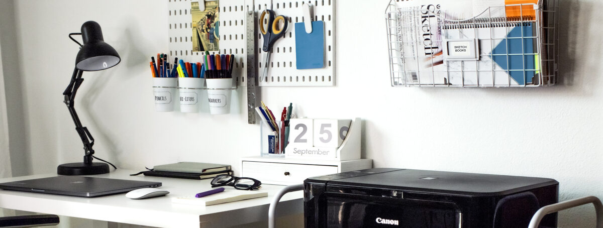 How to organize your desk at home